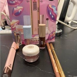 7-Pieces! SEPHORA FAVORITES Perfect Pout Lip Set.
retail $123💕🛍️